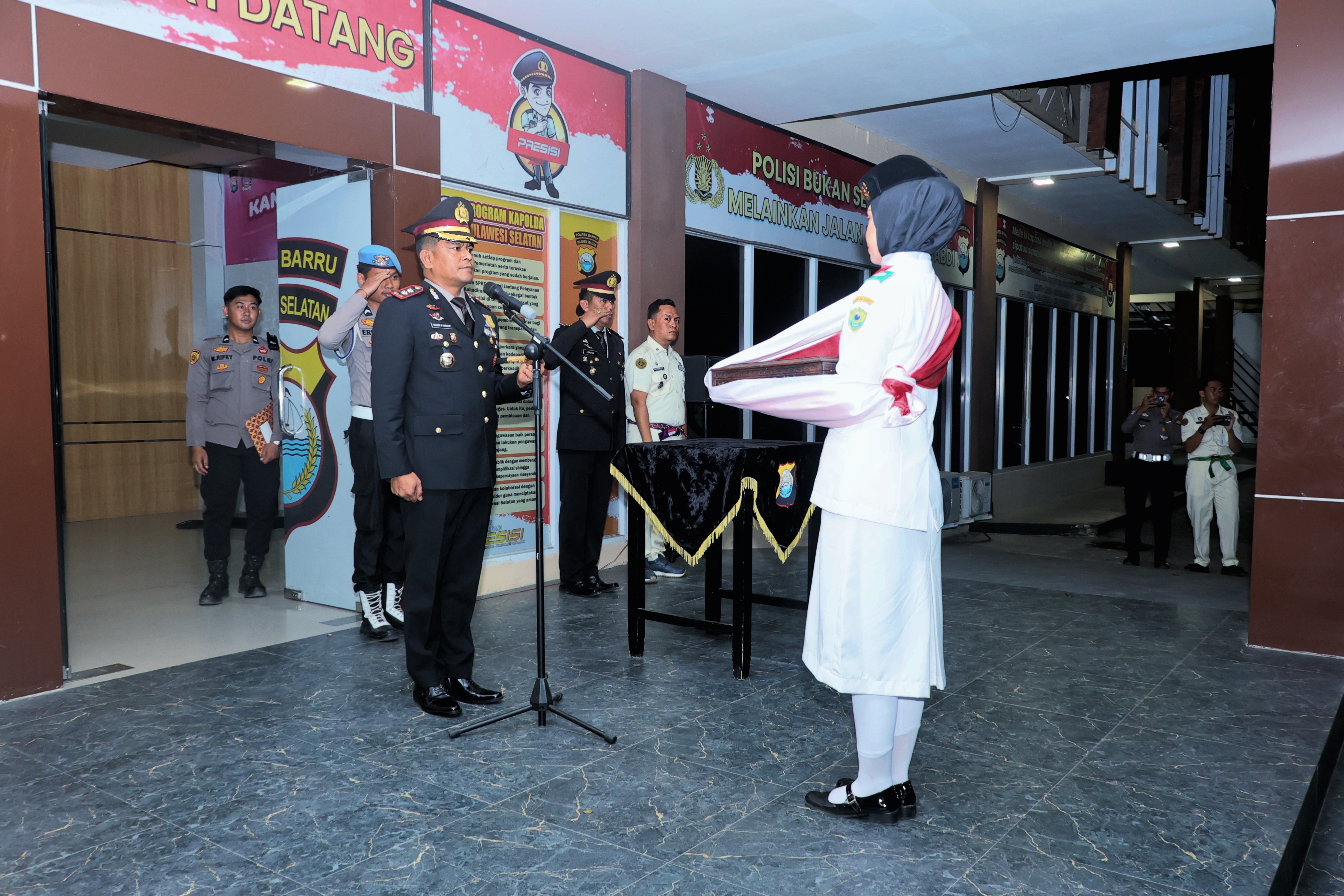 Maknai Perjuangan Pahlawan, Polres Barru Gelar Kirab Bendera Pusaka Khidmat