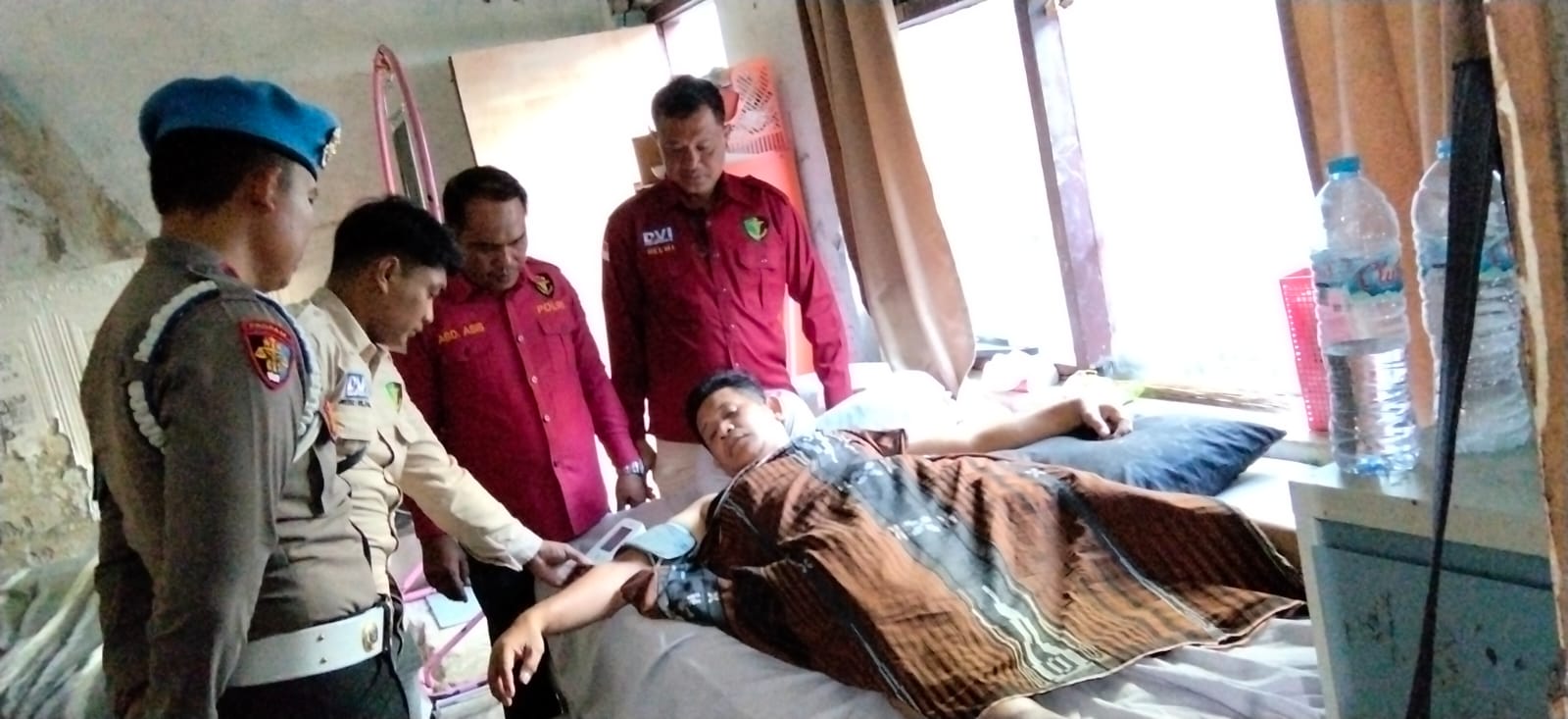 Sidokkes Polres Barru Kunjungi Personel Pascabedah