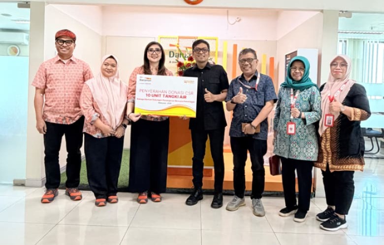 Bank Danamon Rayakan HUT Ke-70 Lewat "Hujan Kejutan",  Donasikan 10 Tandon Air & 51 Kantong Darah di Makassar
