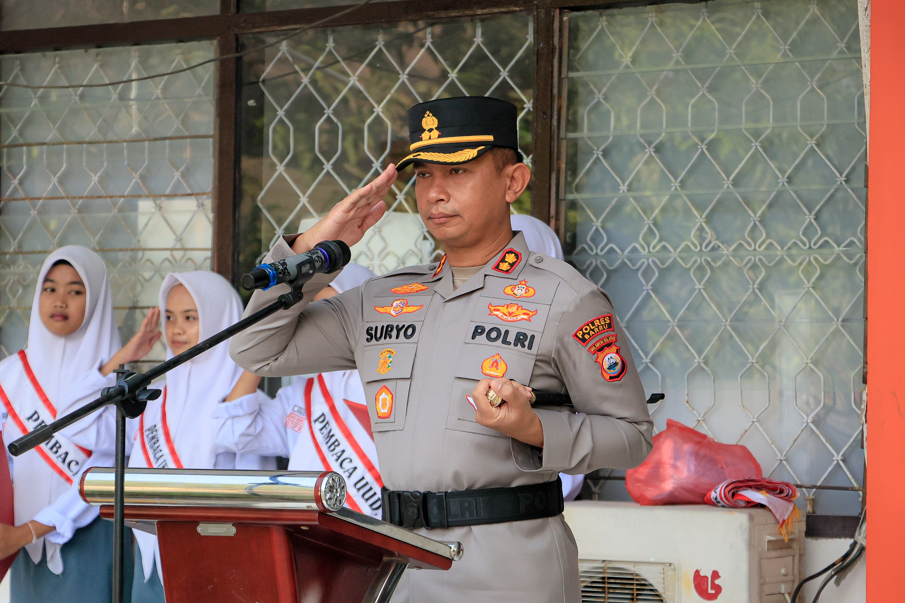 Tekan Kenakalan Remaja, Kapolres Barru Turun Langsung Jadi Pembina Upacara