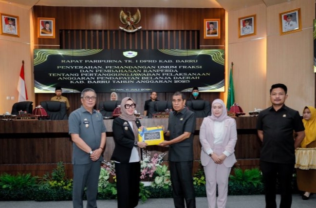 Barru Raih WTP 11 Kali Beruntun, Bupati Serahkan LKPj APBD 2025