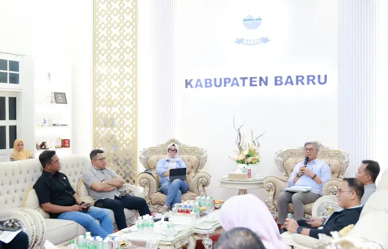 Atasi Isu BBM dan Layanan Publik, Bupati Barru Ancam Tutup SPBU Bermasalah