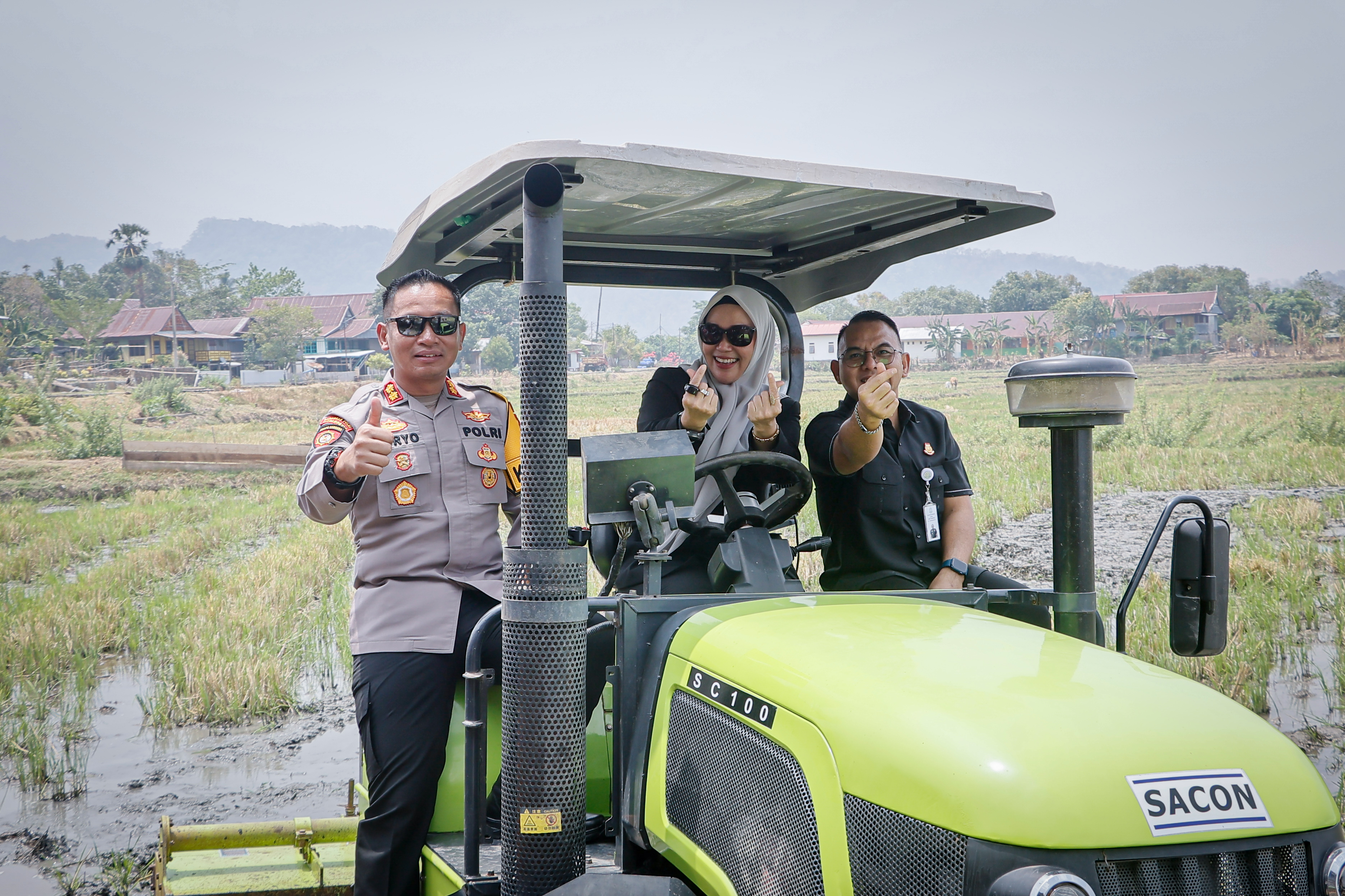 Hadiri Adat Mappalili, Kapolres Barru Tegaskan Komitmen Kawal Petani Lewat Polisi Bersama Masyarakat