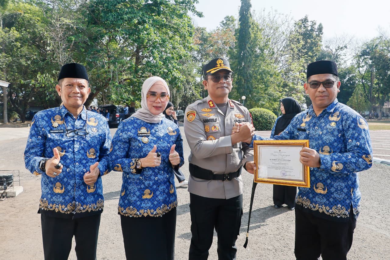 Momen Haru Upacara Hari Kesadaran Nasional, Kapolres Barru Pamit ke Warga