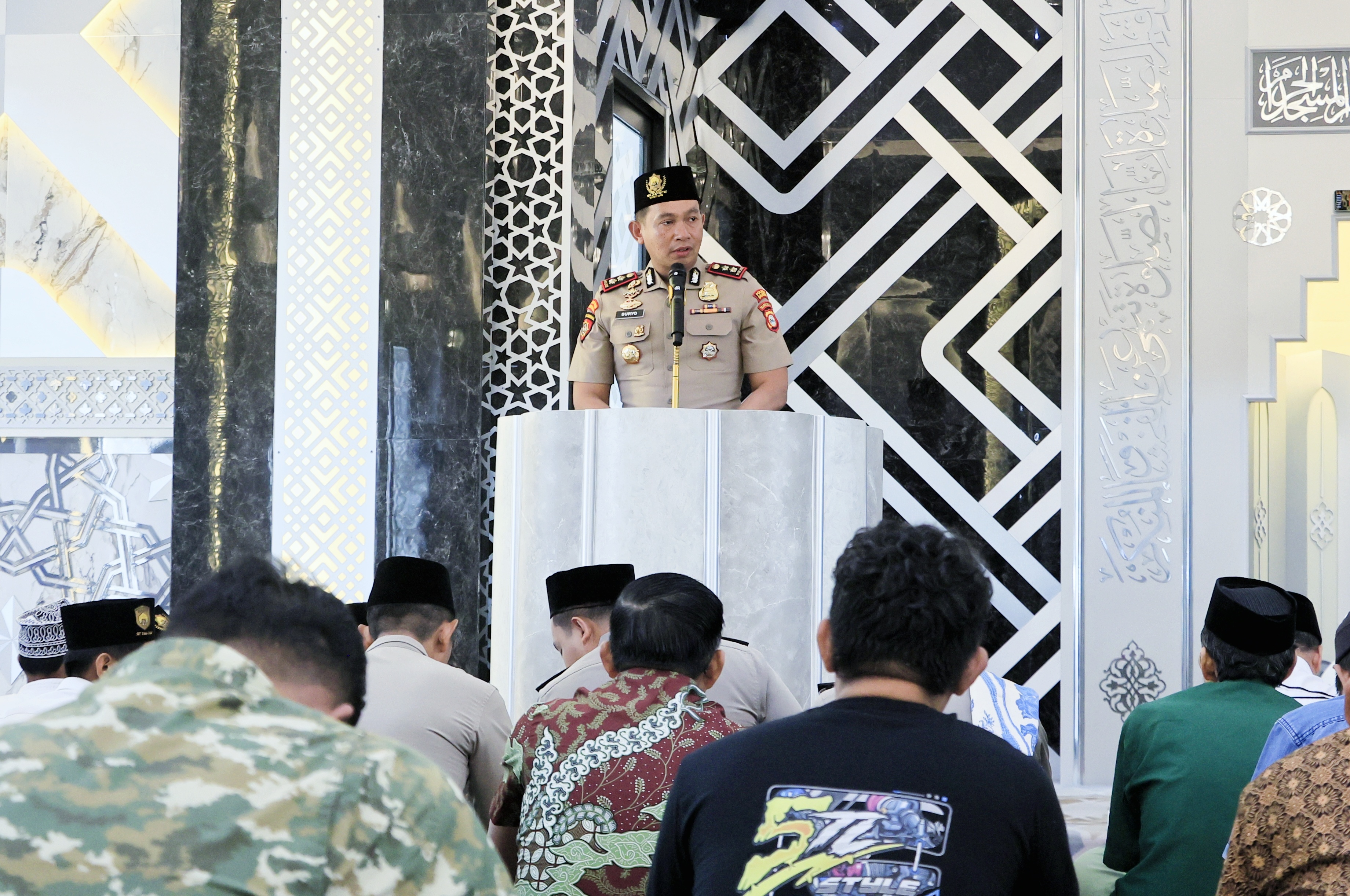 Jumat Keliling Perdana, Kapolres Barru Titip Pesan Kamtibmas dan Perangi Narkoba
