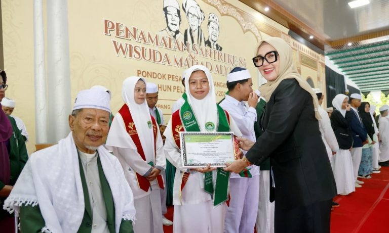 
Bupati Barru Takjub! DDI Mangkoso Sukses Cetak Ratusan Ulama Baru
