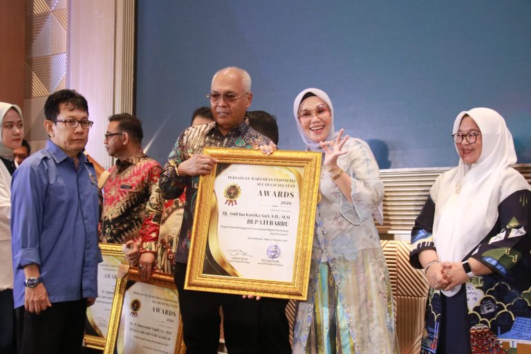 Bupati Barru Andi Ina Sabet PWI Award 2026: Rangkul Insan Pers Demi Kemajuan Daerah