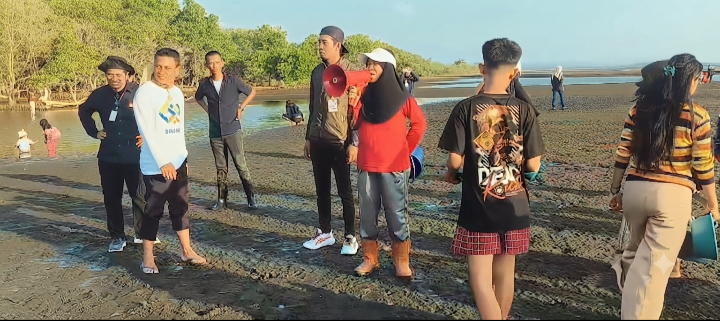 Angkat Kearifan Lokal, Kades Ajakkang Pimpin Lomba Massappa Tude di Pantai Minangatoa