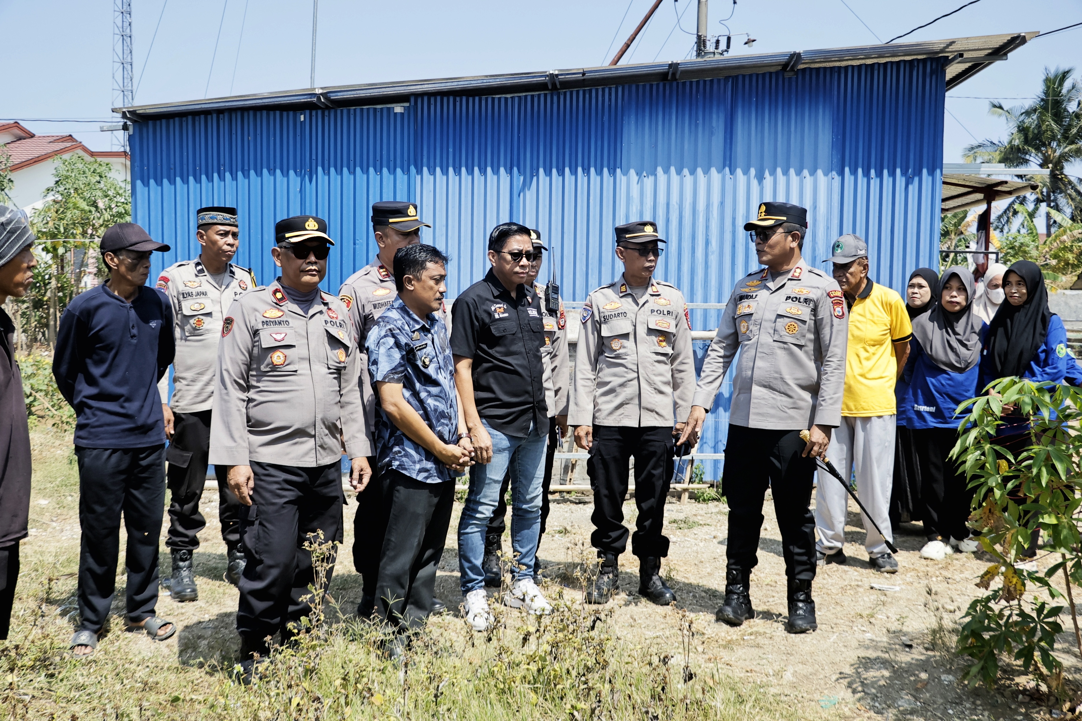 
Hadapi Kemarau Panjang, Polres Barru Bangun Sumur Bor untuk Warga Lipukasi
