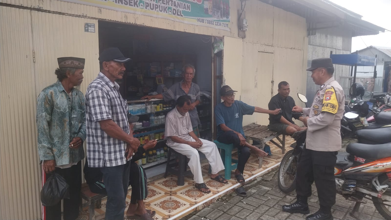 Antisipasi Kebakaran Lahan, Bhabinkamtibmas Desa Nepo Sambangi Warga
